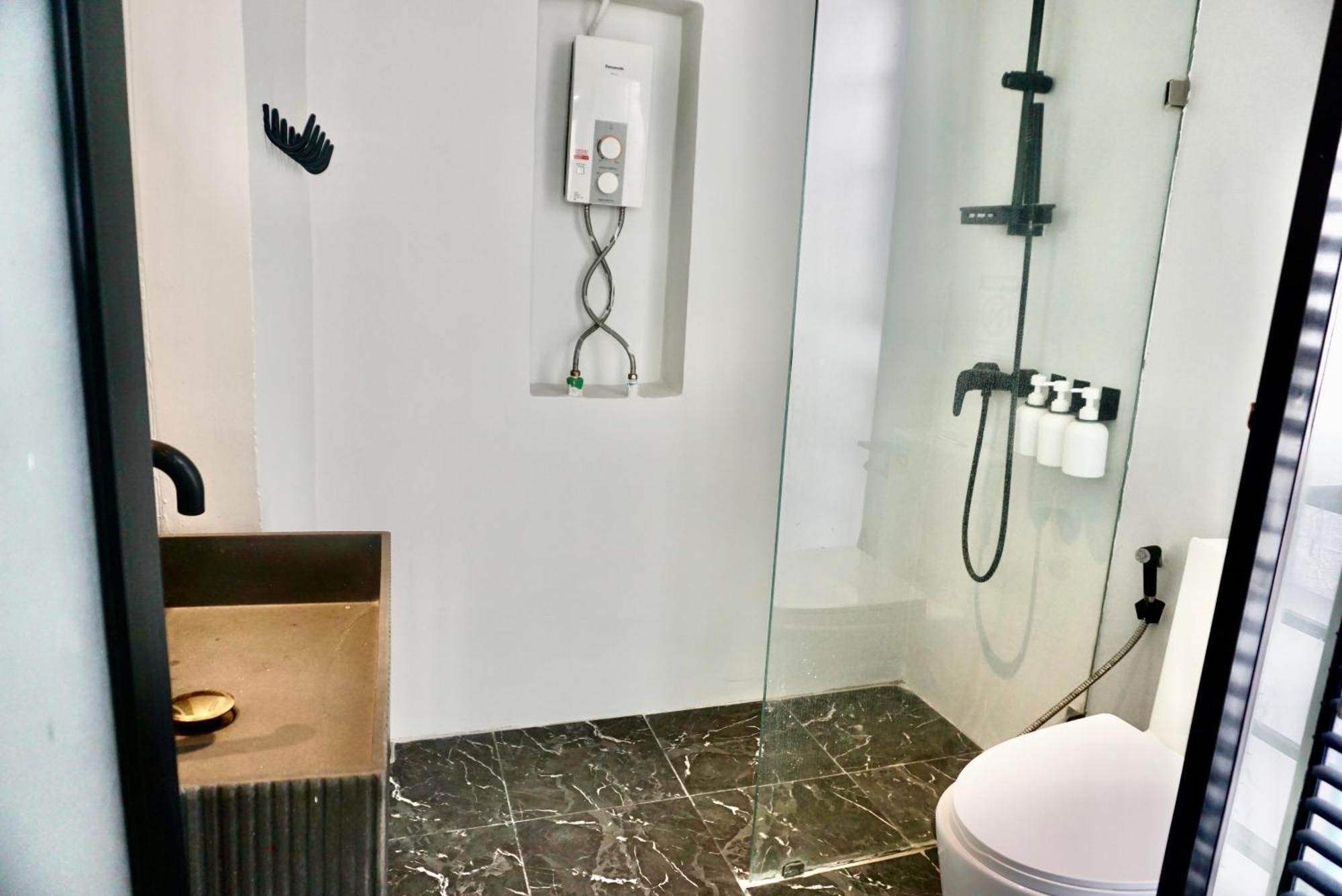 בנגקוק Hip And Funky Apartment Silom Soi 3, With Rooftop View מראה חיצוני תמונה