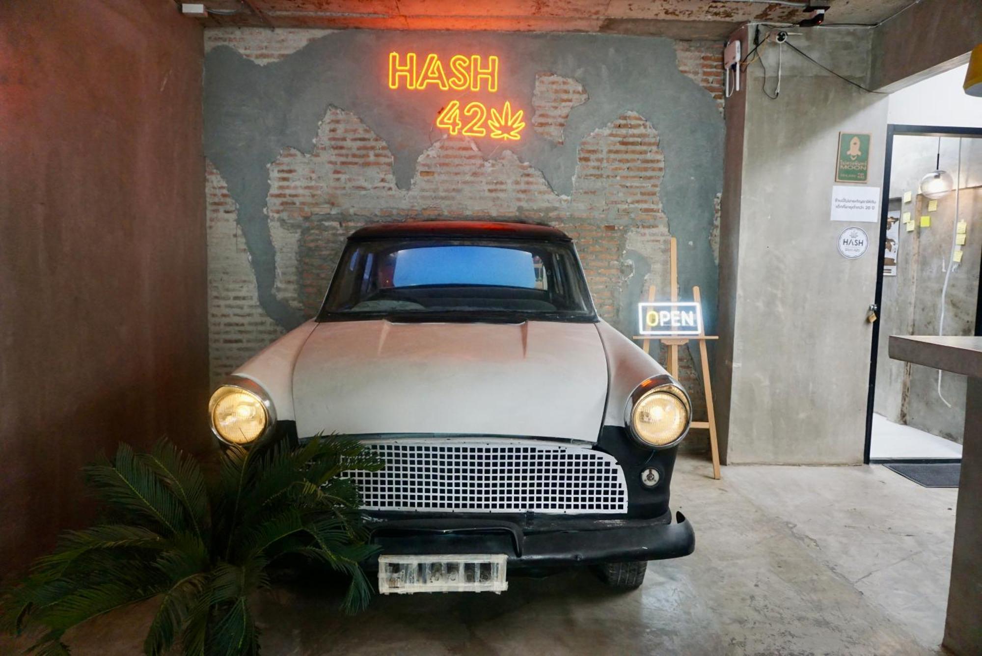 בנגקוק Hip And Funky Apartment Silom Soi 3, With Rooftop View מראה חיצוני תמונה