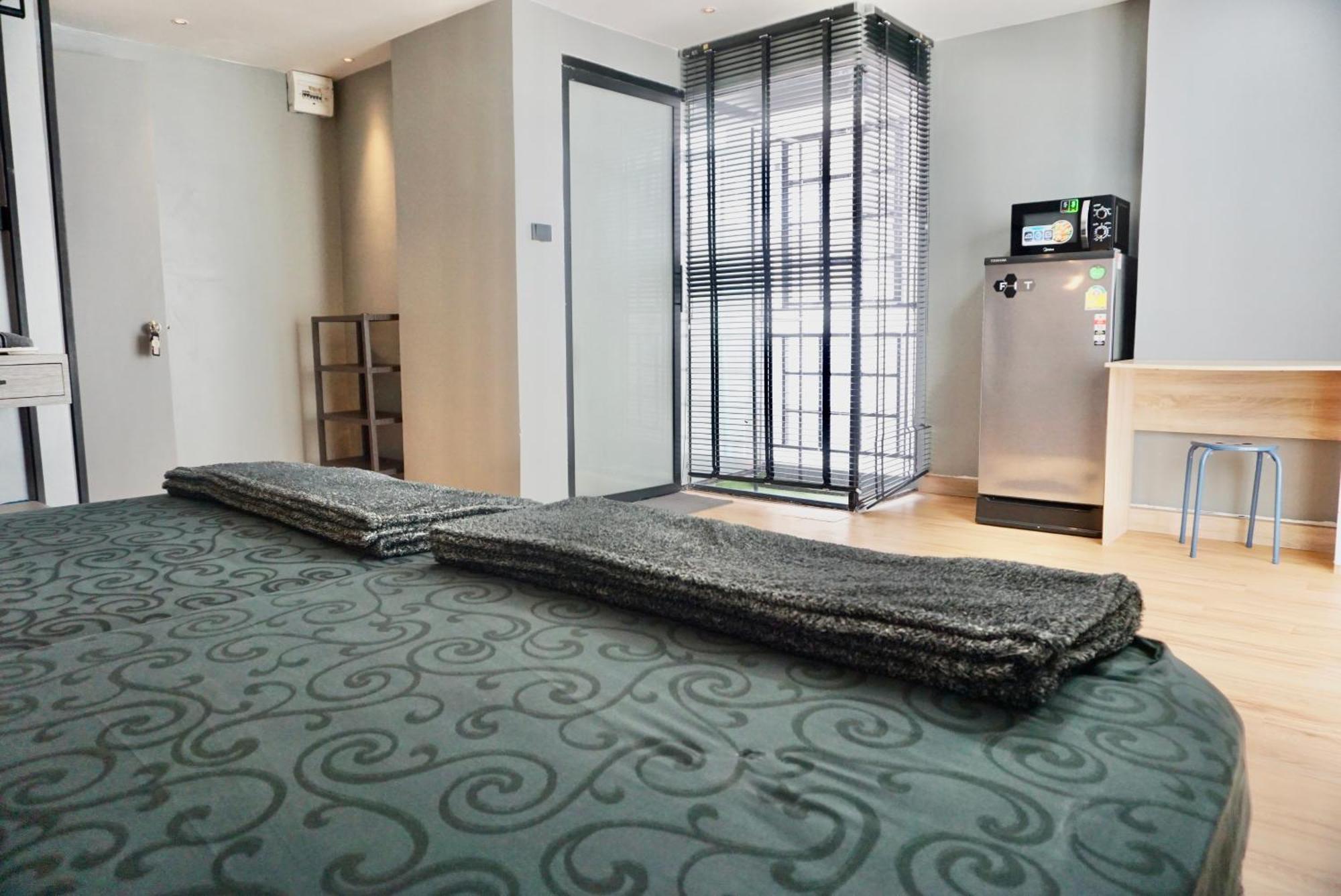 בנגקוק Hip And Funky Apartment Silom Soi 3, With Rooftop View מראה חיצוני תמונה